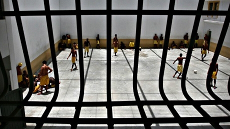 Hé lộ tiệc bia và gái mại dâm trong nhà tù khét tiếng ở Brazil