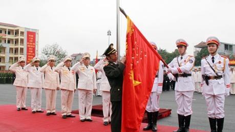 Trường Trung cấp Cảnh sát  vũ trang đón nhận Huân chương Bảo vệ Tổ quốc hạng Ba