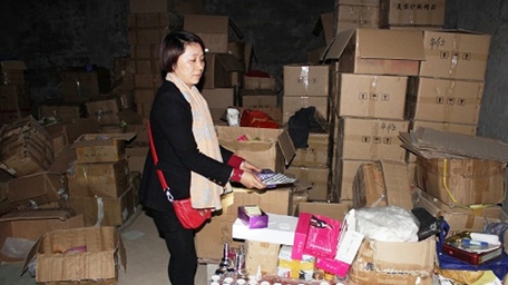 Mỹ phẩm không rõ nguồn gốc ồ ạt nhập lậu