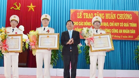 Trao Huân chương cho 5 lãnh đạo, chỉ huy Công an tỉnh Quảng Ngãi
