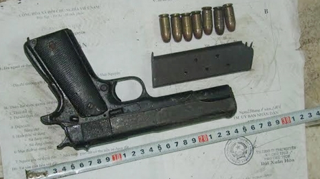 U60 ‘trữ’ súng Colt trong két