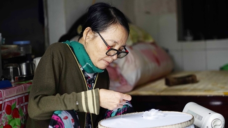 Người phụ nữ tật nguyền và ước mơ hiến xác