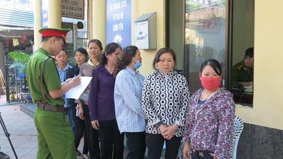 Mua sổ khám bệnh nhanh, tiền mất tật mang