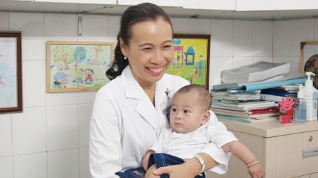 Cháu bé bị văng khỏi bụng mẹ trong vụ TNGT tái khám, hồi phục tốt