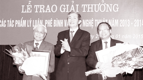 Mấy suy nghĩ về lý luận phê bình văn học nghệ thuật từ 1975 đến nay