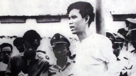 Chuyện ít biết về tác giả ‘Sống như anh”