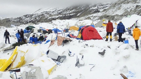 9 du khách Hi Lạp thoát chết ở Nepal nhờ bị… quỵt tiền