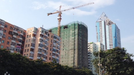 Kiểm tra cẩu tháp 2 công trình đều vi phạm