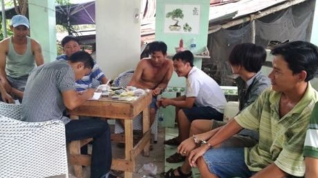 Bắt 5 đối tượng đánh bài ăn tiền