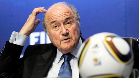 Đằng sau việc Interpol ngưng hợp tác với FIFA