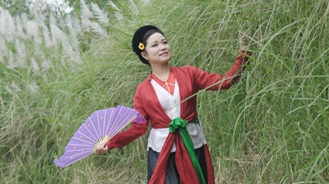 Tơ tình vẫn quyện năm cung