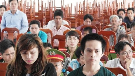 Xét xử 2 đối tượng vi phạm giao thông đánh Cảnh sát