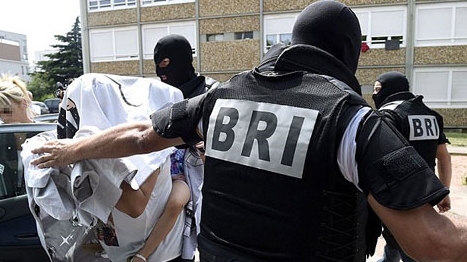 Xung quanh luật do thám mới của Pháp