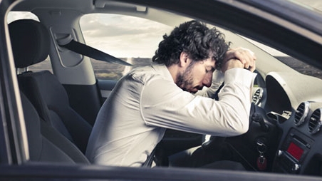 Ngủ trong xe bật điều hòa - nguy hiểm chết người