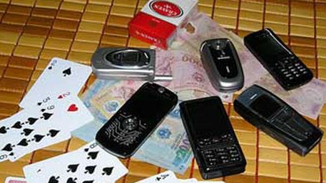 Cờ bạc đi qua, xót xa ở lại…