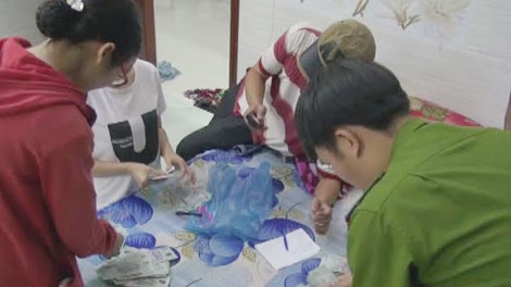 Triệt xóa ổ đề lớn, tạm giữ gần 200 triệu đồng