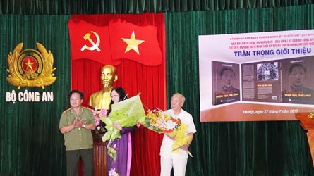 'Một nén hương thơm vạn tấm lòng'