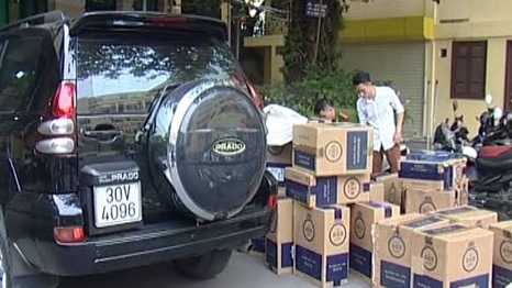 Prado 5 lần đổi biển giả để vận chuyển thuốc lá lậu