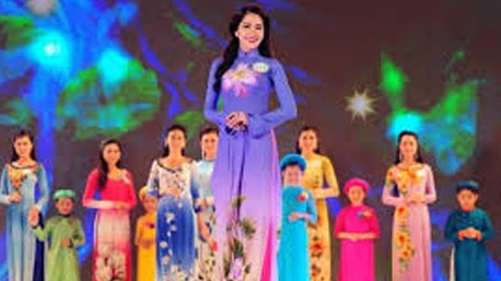 "Cố đấm ăn xôi"... với hoa hậu