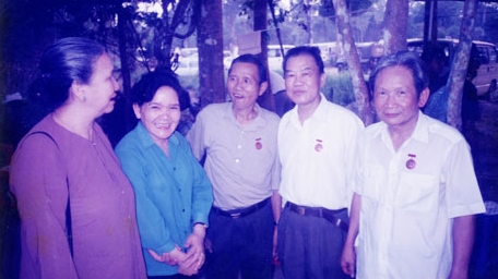 Người Anh hùng sống mãi trong lòng dân