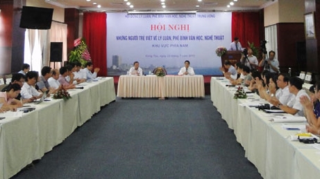 Phê bình báo chí lấn át phê bình chuyên nghiệp