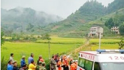 Trung Quốc máy bay rơi 4 người chết