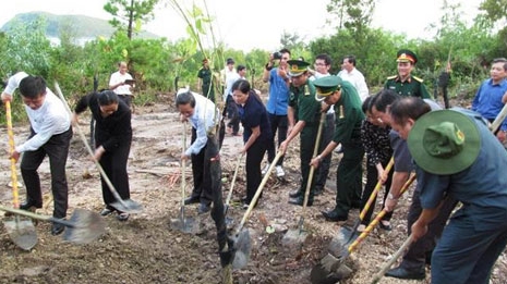 Trồng 100 cây hoa Ban bên mộ Đại tướng Võ Nguyên Giáp