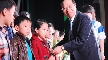 Tặng 64.000 ly sữa cho trẻ em Lâm Đồng nhân dịp Trung thu