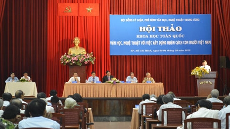 Nỗi lo cái ác lên ngôi, cái tôi lạc lõng