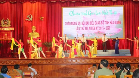 Giao lưu nghệ thuật chào mừng Đại hội Đảng 