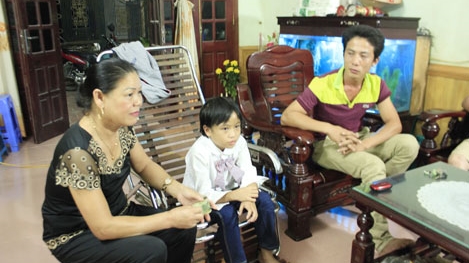 Cần giáo dục trẻ bằng tình người