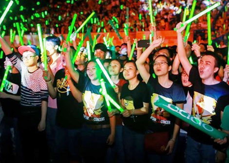 Danh tiếng đi mượn, fan cuồng đi thuê...