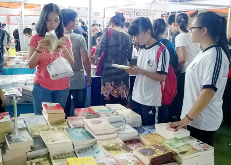 Văn chương cho người trẻ: Loanh quanh với nỗi đau