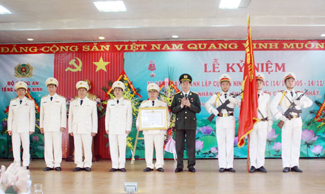 Cục an ninh Tây Bắc đón nhận Huân chương Chiến công hạng Nhất