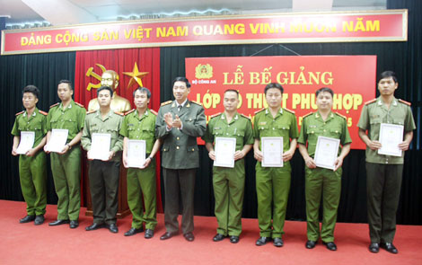 Bế giảng lớp võ thuật CAND 2015