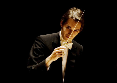 Nhạc trưởng nổi tiếng người Nga biểu diễn “Kẹp hạt dẻ”