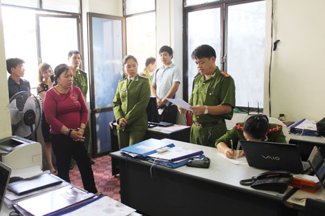 Khởi tố nữ thủ kho chiếm đoạt tiền của công ty