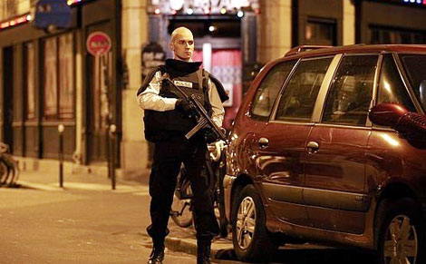 Tìm thấy điện thoại của một trong những kẻ khủng bố ở Paris