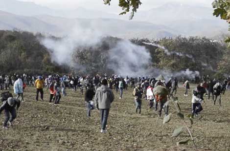 Người di cư giận dữ gây bạo lực tại biên giới Hi Lạp và Macedonia