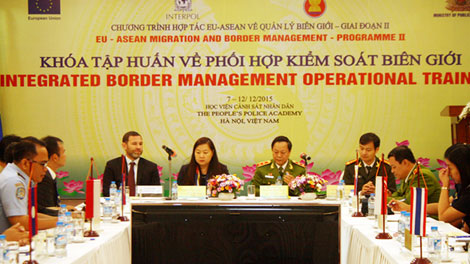 Tập huấn “Phối hợp kiểm soát biên giới” 