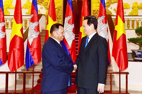 Thủ tướng hội kiến Chủ tịch Thượng viện Campuchia