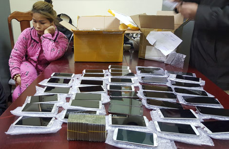 Thu giữ lô hàng điện thoại “xịn” trên 1 tỷ đồng