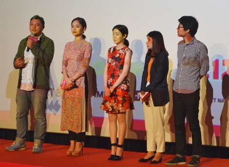 Hãy xem  phim Việt hóa như một tác phẩm độc lập