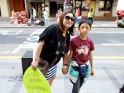 Phụ nữ đơn thân có con bị xã hội phân biệt đối xử