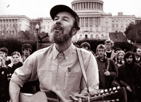 Ca sĩ Pete Seeger từng nhiều năm bị FBI theo dõi vì tham gia chống chiến tranh ở Việt Nam