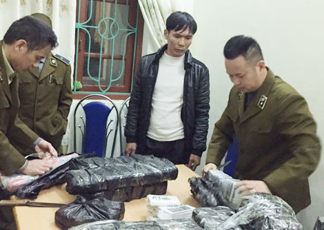 Vận chuyển gần 200 điện thoại nhập lậu