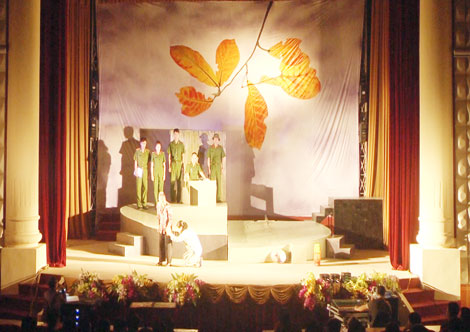 Đoàn kịch nói Công an nhân dân biểu diễn tại Phú Thọ