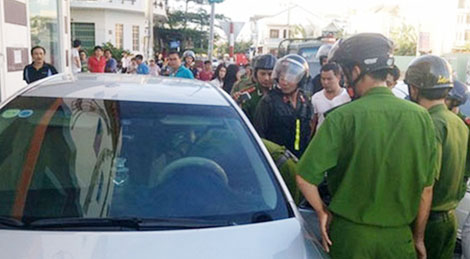 Chồng diễn viên Phi Thanh Vân dùng súng hơi cay dọa bắn người