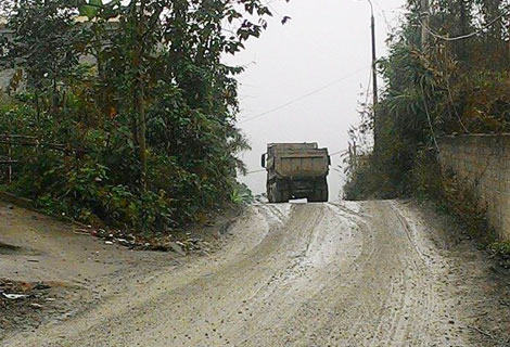 Nỗi khổ của người dân sống gần khu khai thác đá