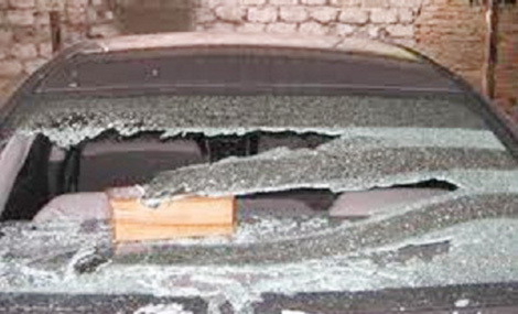 Bị ép xe, rủ bạn đi đập phá xe ôtô 